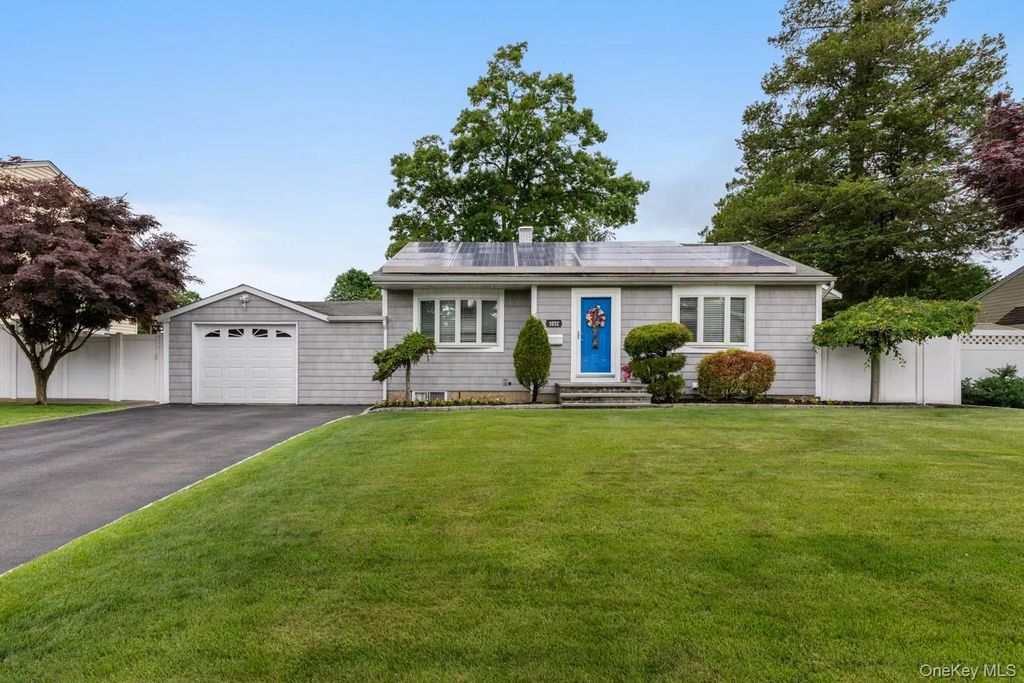 1032 Thompson Drive, Bay Shore
