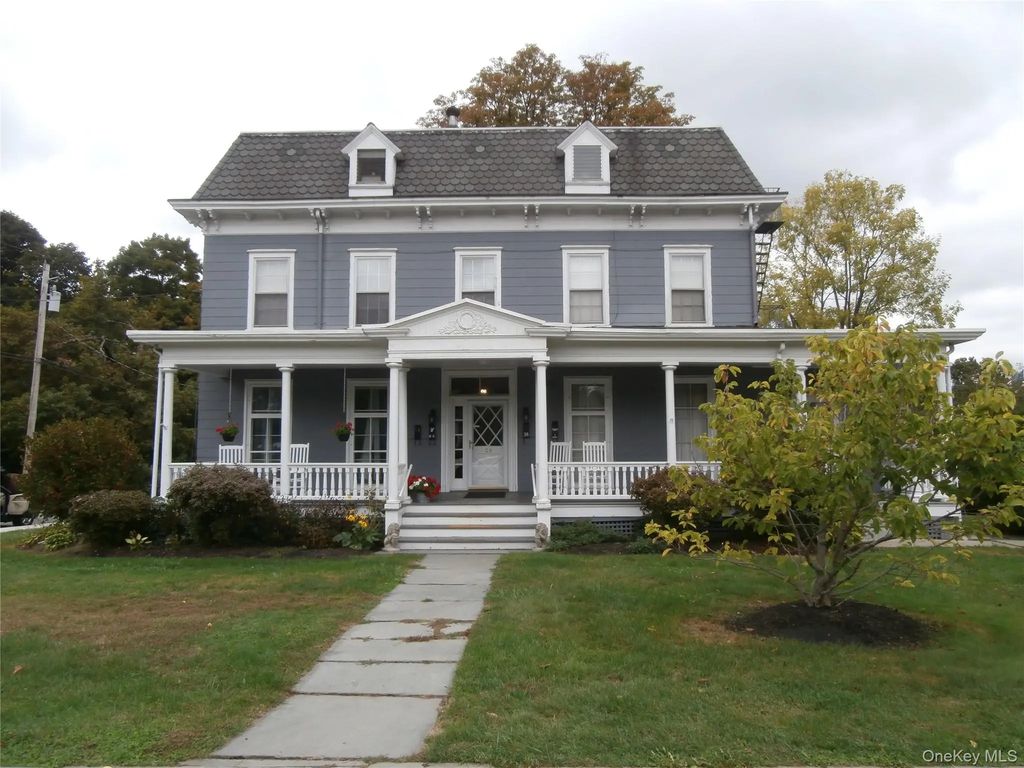 26 Oakland Avenue # 2r, Warwick