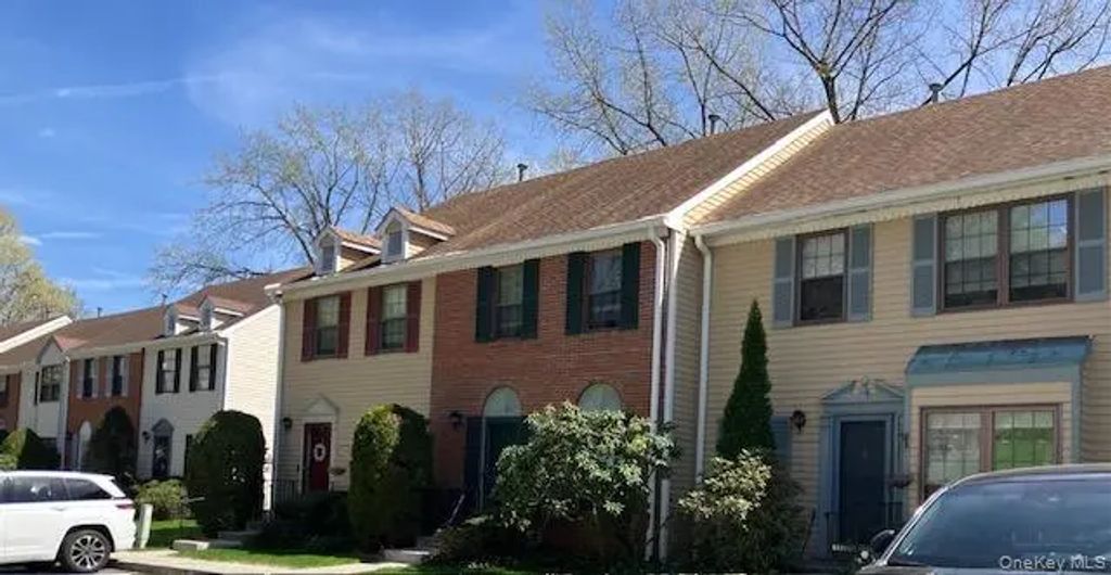 35 Poplar Circle, Peekskill