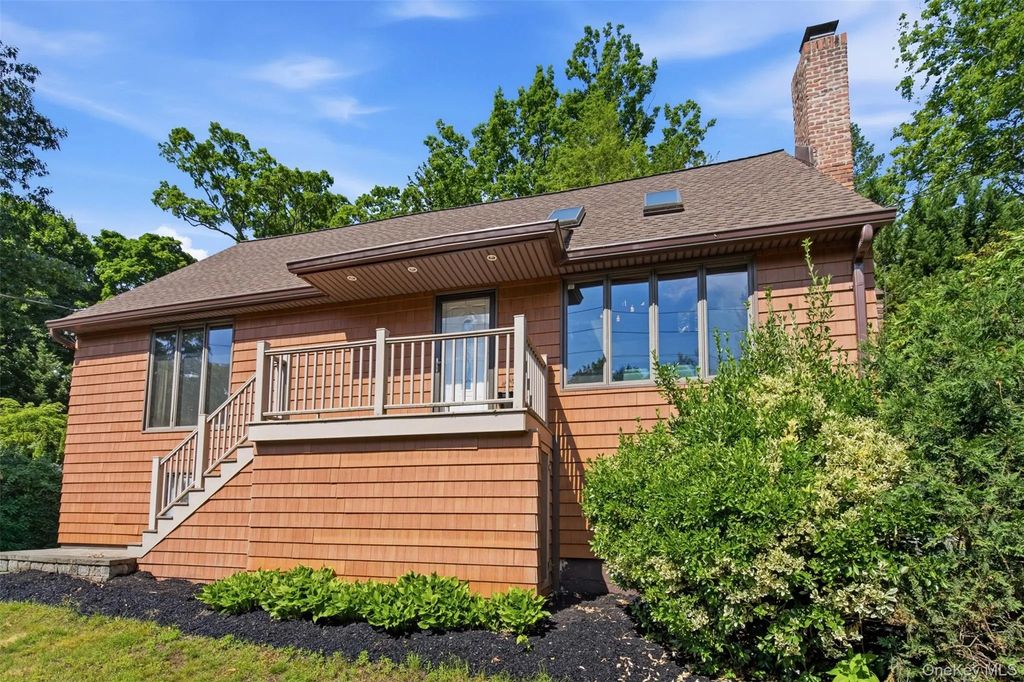 29 Vineyard Road, Huntington