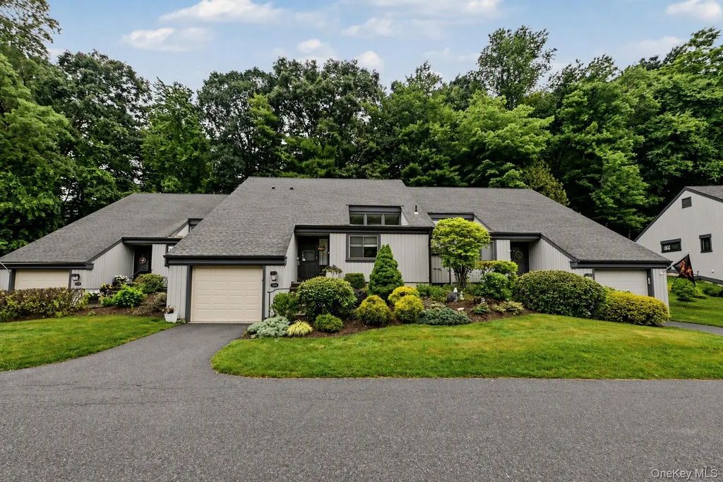 334 Heritage Hills # B, Somers