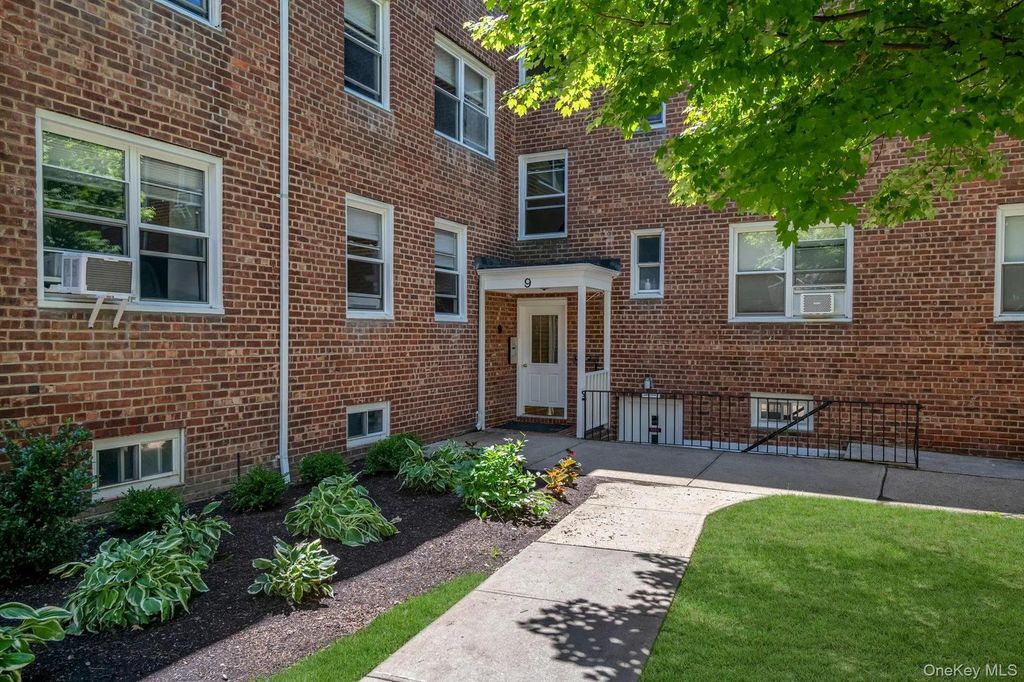9 Edwards # 1-f, Roslyn Heights