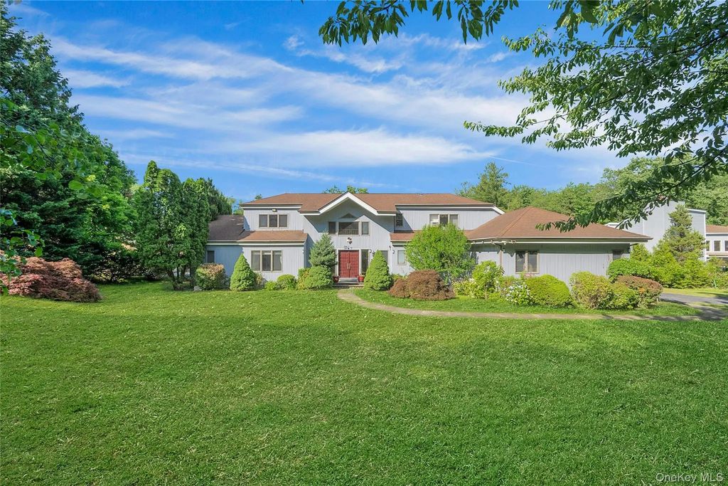 2 Meadowwood Lane, Rye