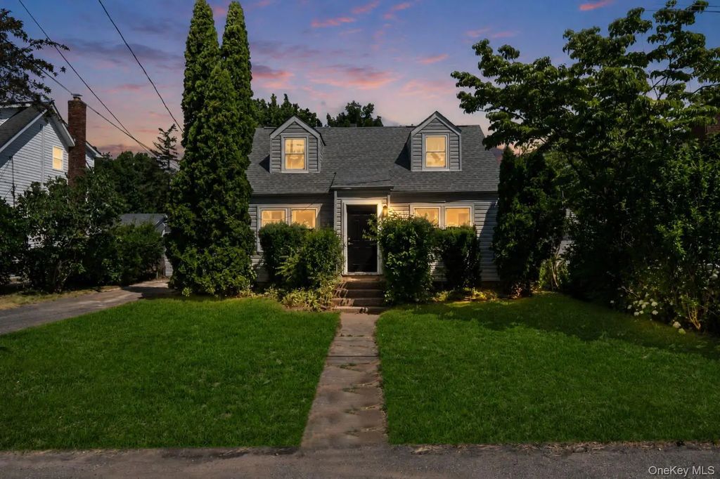 86 E 13th Street, South Huntington
