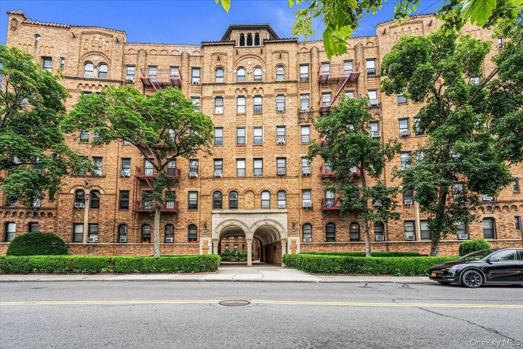 8344 Lefferts Boulevard # 3d, Kew Gardens