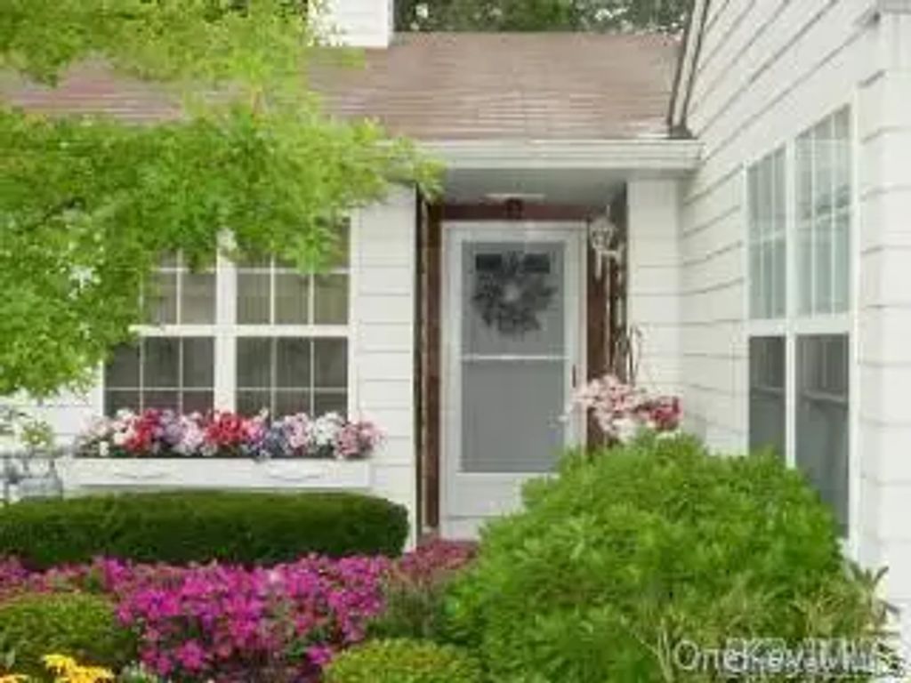 110 Theodore Drive # 110, Coram
