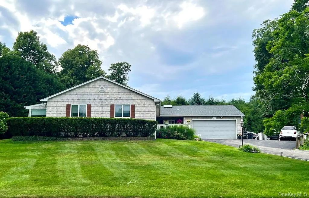 28 View Road, East Setauket
