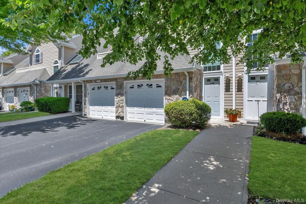 160 Christine Drive, Dix Hills