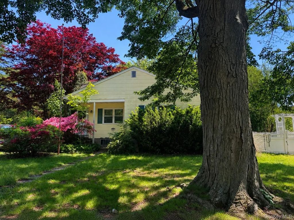 24 Saltaire Road, Sound Beach