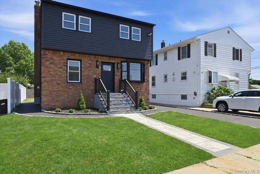 20 Wyona Avenue, Lindenhurst