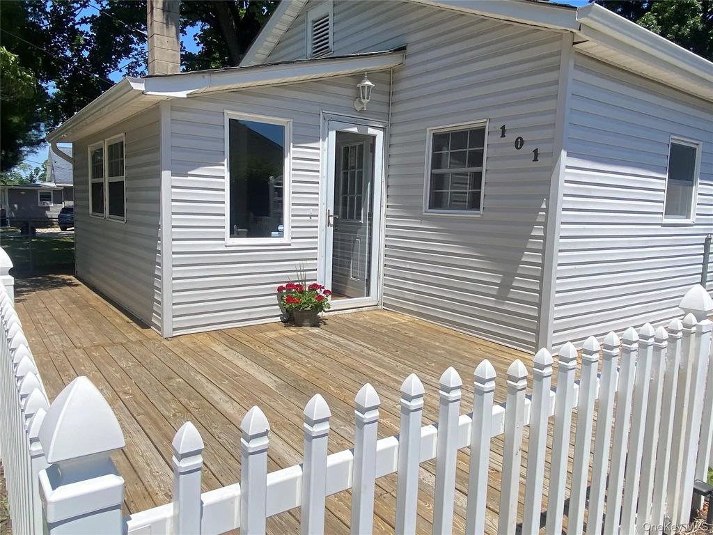 101 Rose Drive, Ronkonkoma