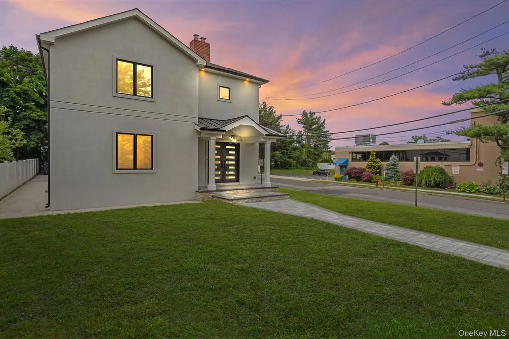 29 Garfield Place, Roslyn Heights