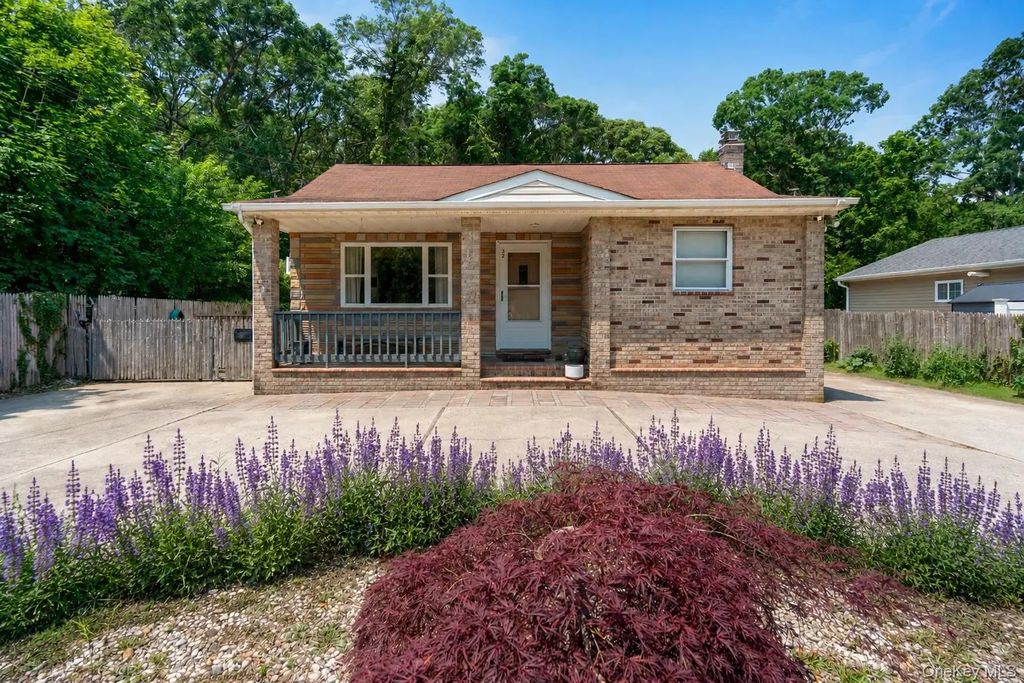 32 Juniper Avenue, Patchogue