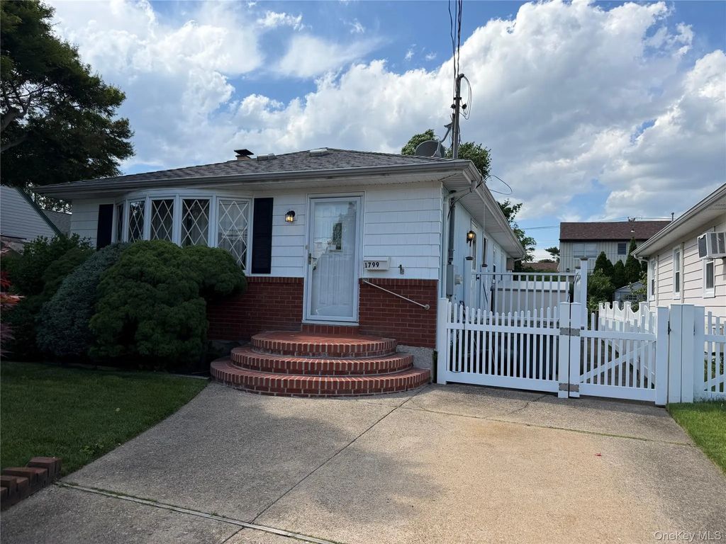 1799 Stone Avenue, East Meadow