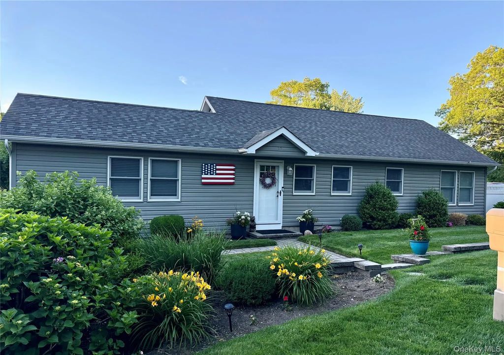 15 Crane Neck Drive, Sound Beach