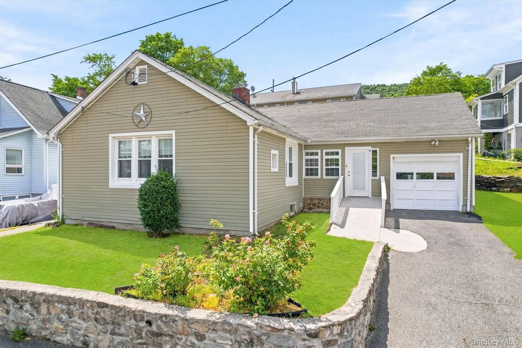 9 Hickory Street, Highland Falls