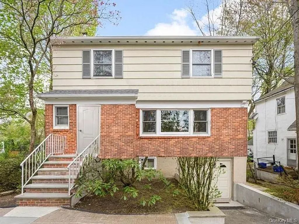 52 Wendt Avenue, Larchmont