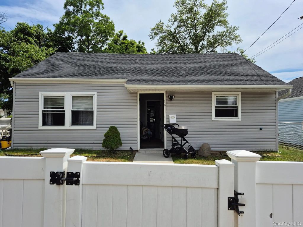 16 Pilot Street, Hempstead