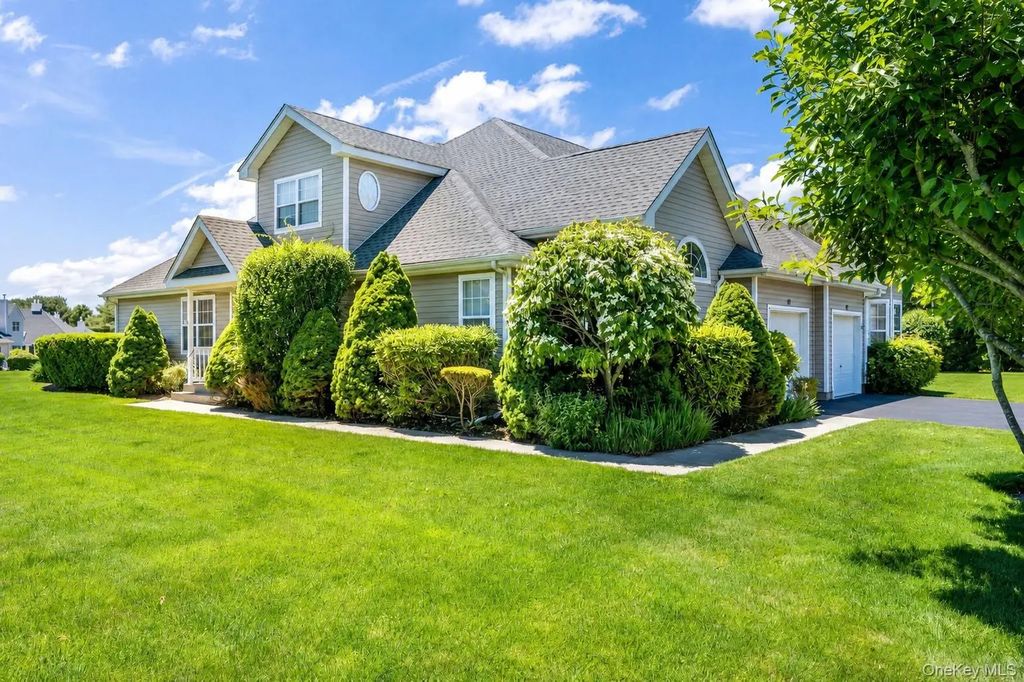 174 Adele Court, Riverhead