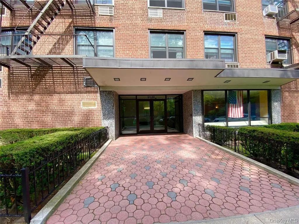 61-88 Dry Harbor Road # 1e, Middle Village