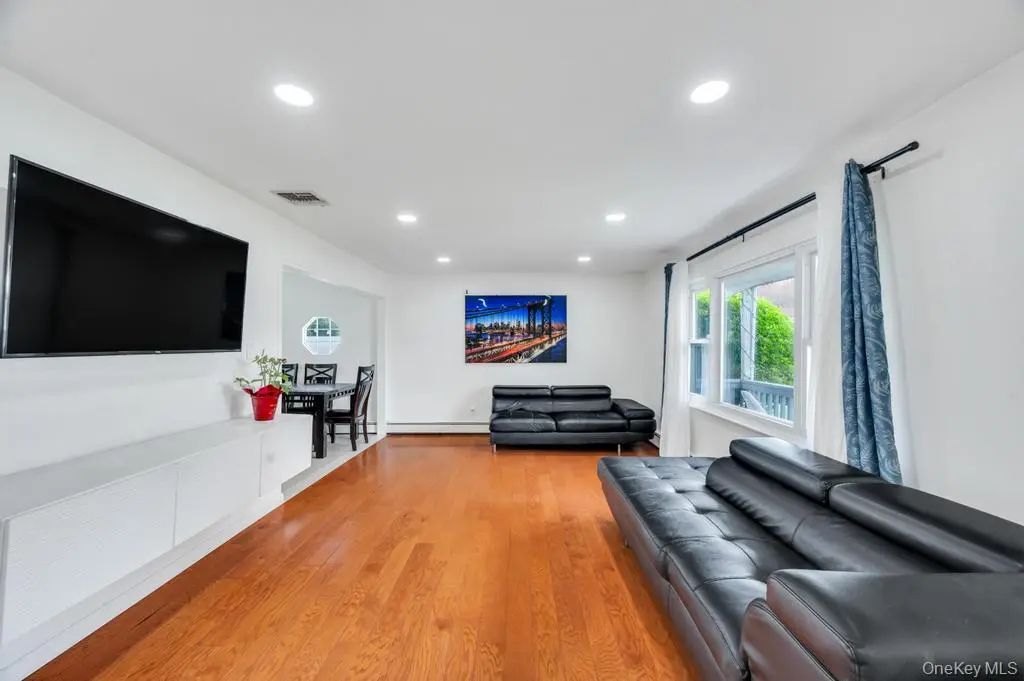 32 Beverly Street, Islip