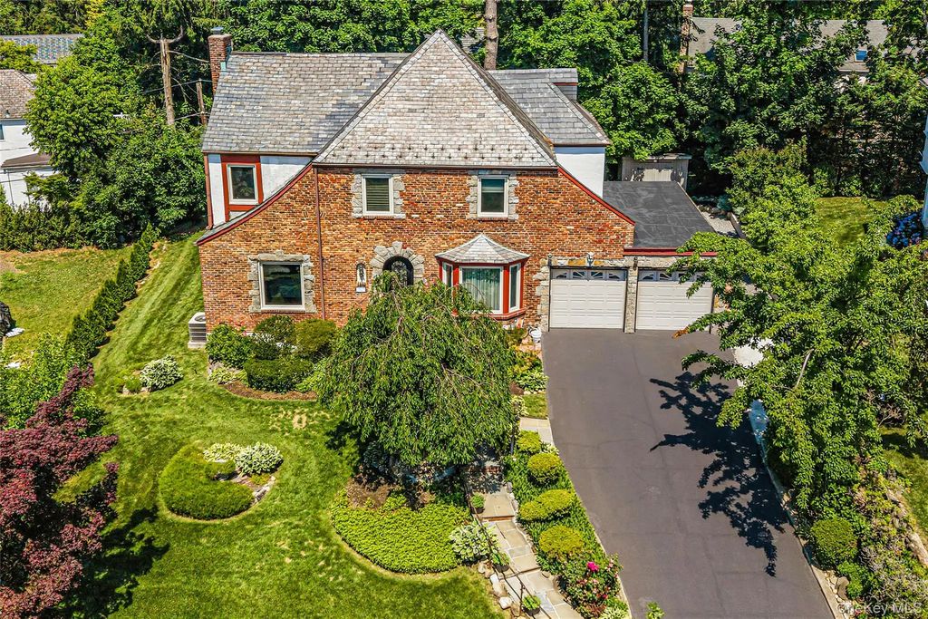 36 Strathmore Road, Great Neck