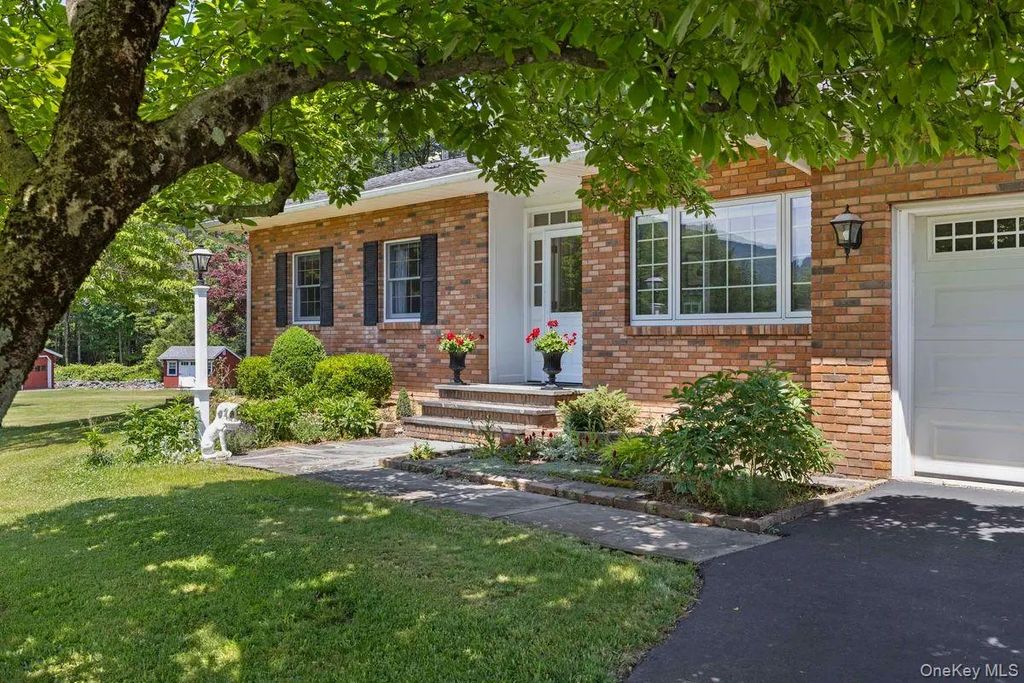52 Brodhead Road, West Shokan