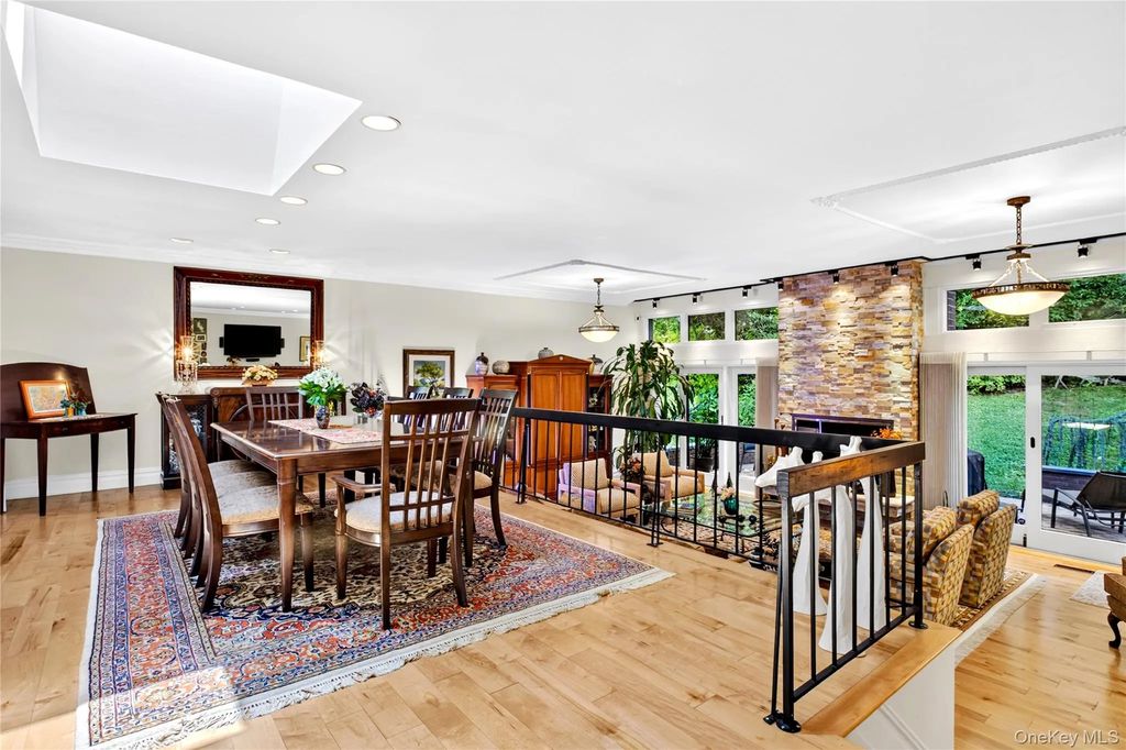 20 Fox Ridge # 333, Roslyn