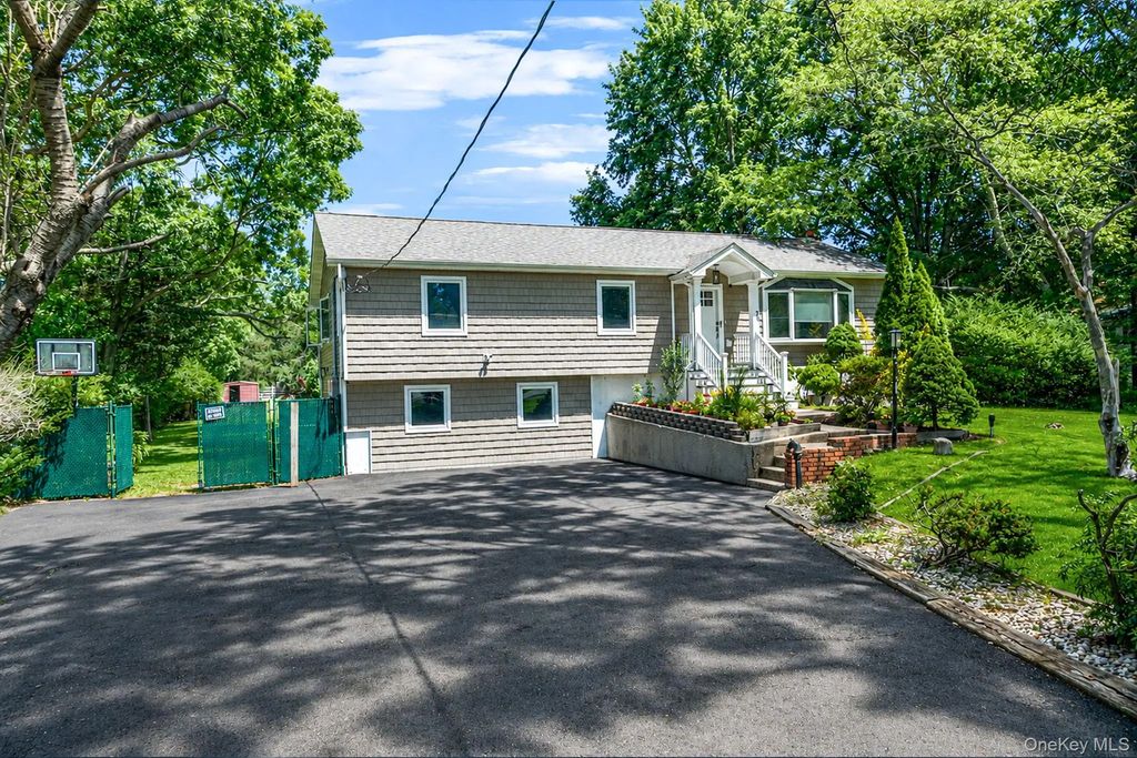 7 Somerset Street, Centereach
