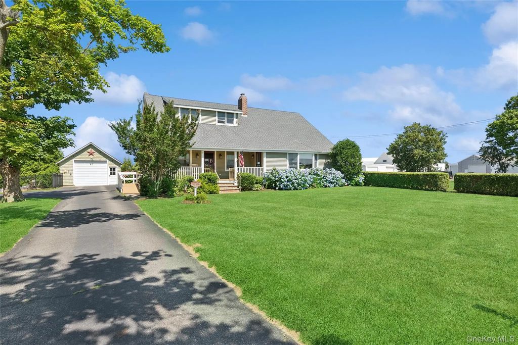 10415 Oregon Road, Cutchogue