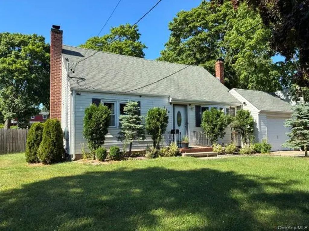 169 W 21st Street, Huntington Station