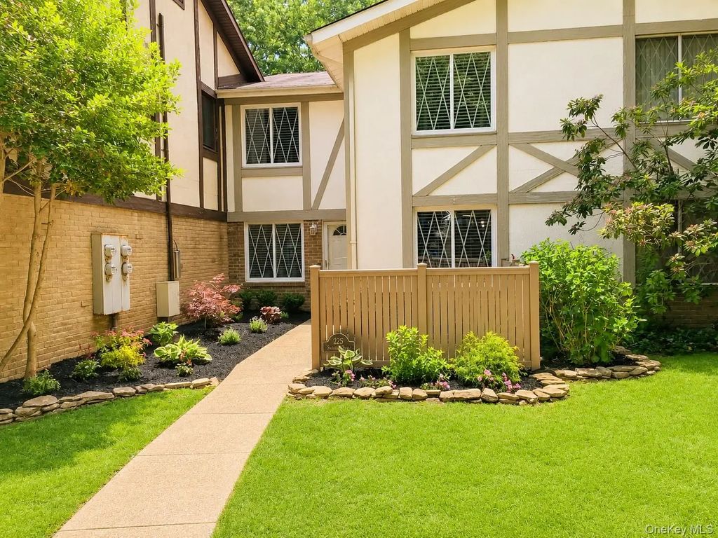 225 Skyline Drive, Coram