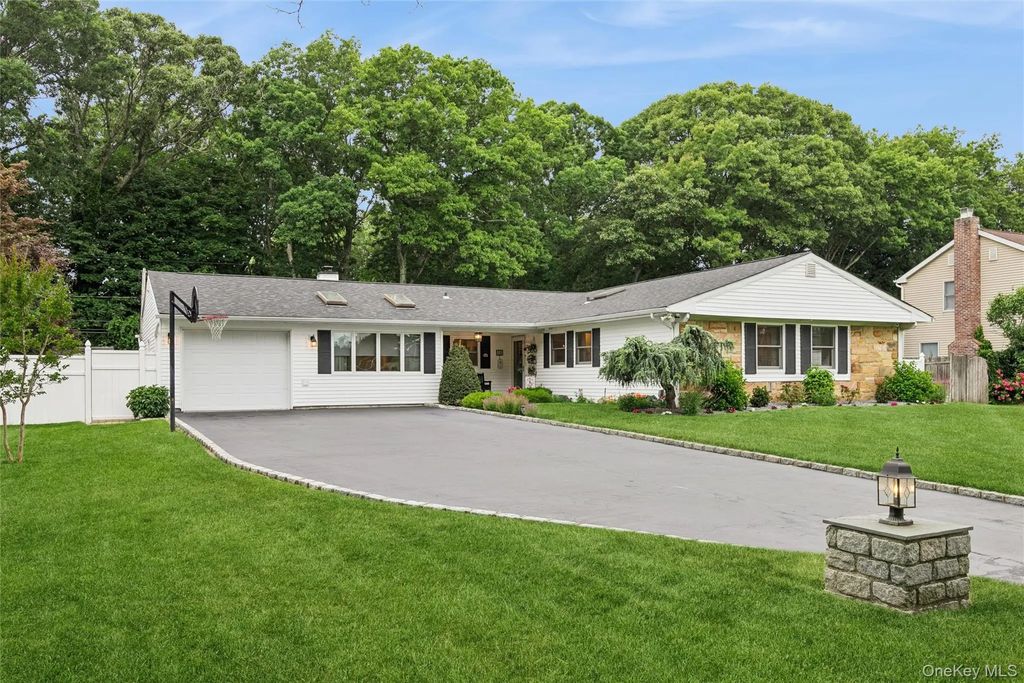 16 Parson Drive, Stony Brook