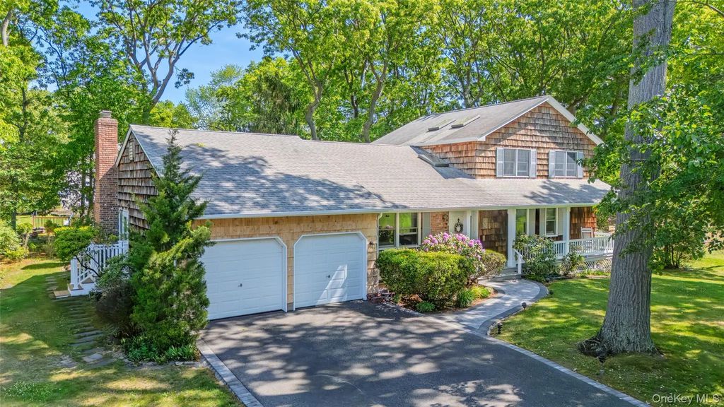 7 Cedarwood Court, Setauket