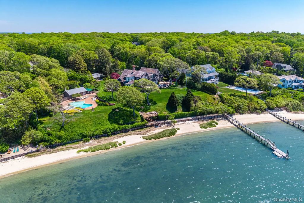 1350 W Cove Road, Cutchogue