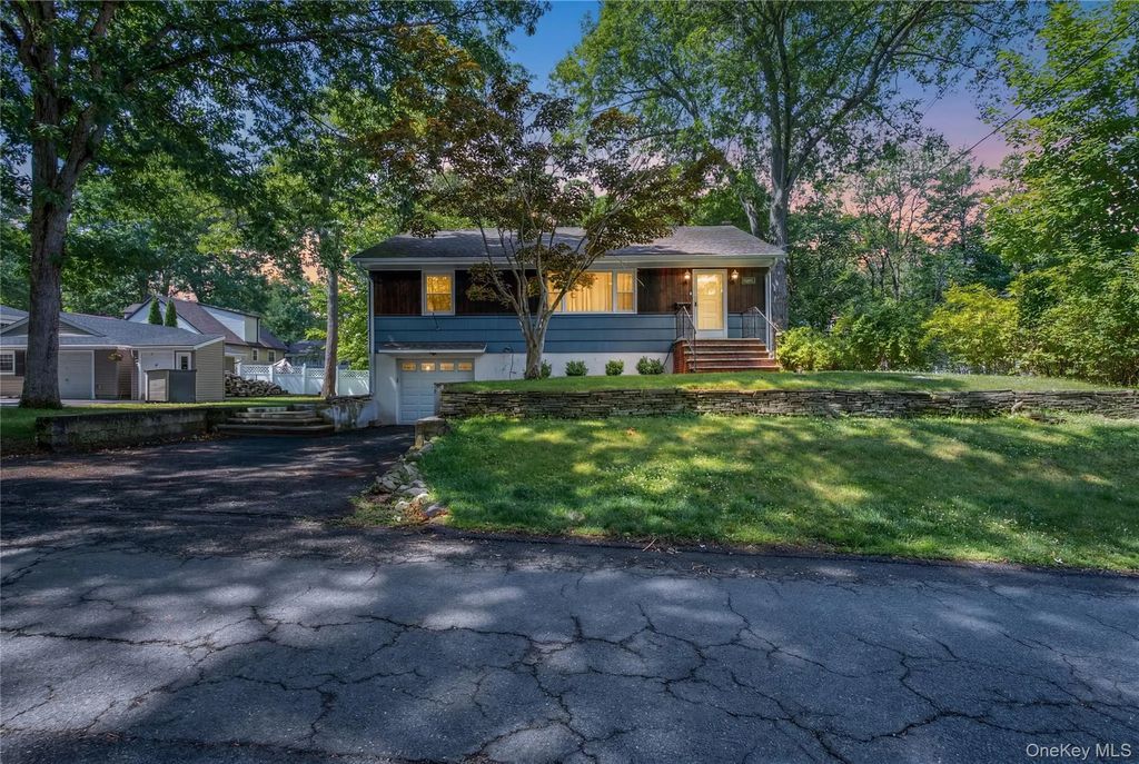 11 Forest Drive, Suffern