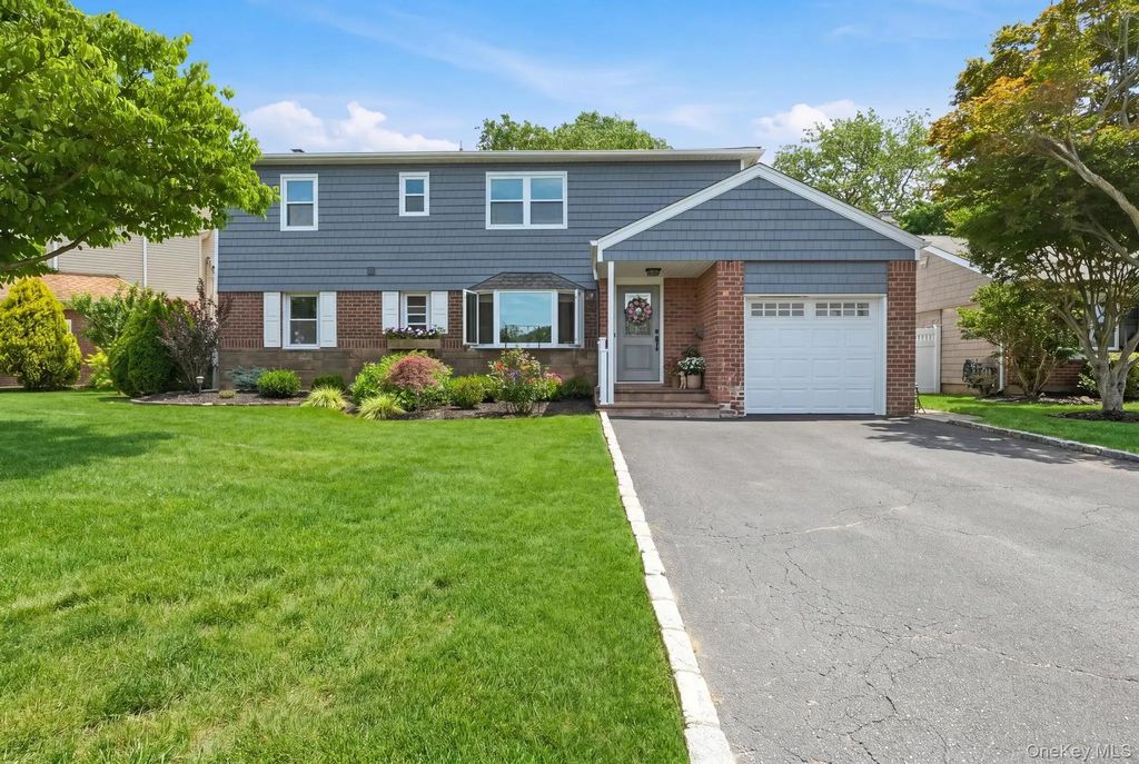 841 Willow Road, Franklin Square