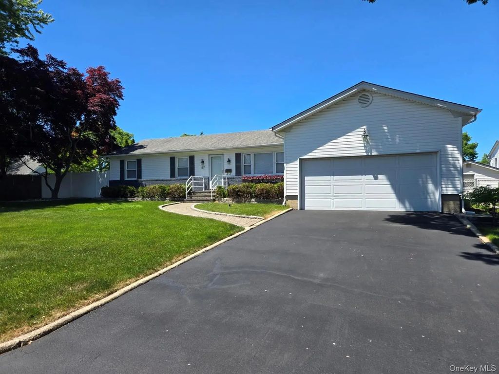 57 Shipman, North Babylon