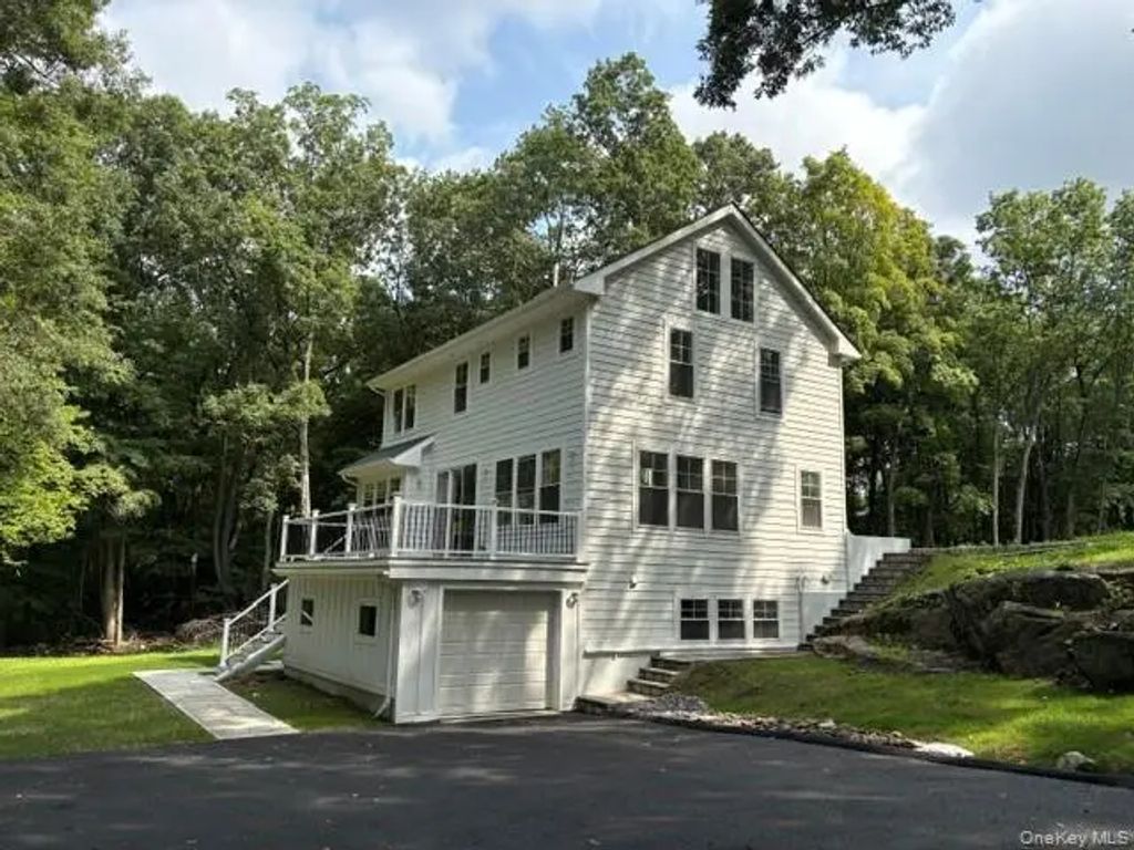 18 Laurel Road, South Salem