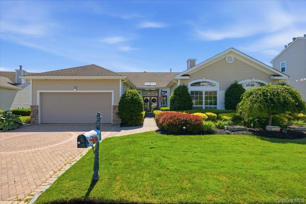 95 Hamlet Drive, Mount Sinai