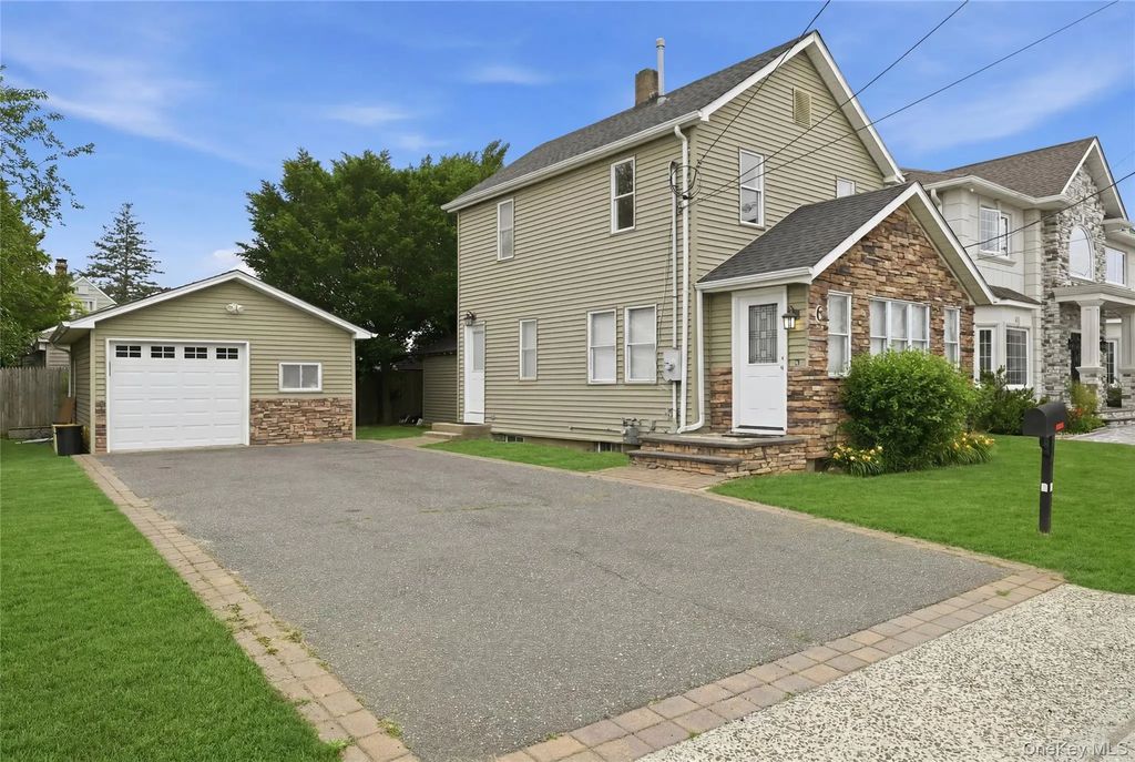 6 Prospect Street, Hicksville