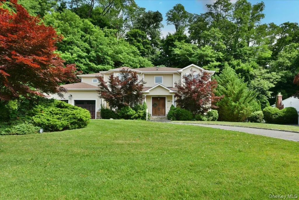 245 Harbor Hill Road, East Hills