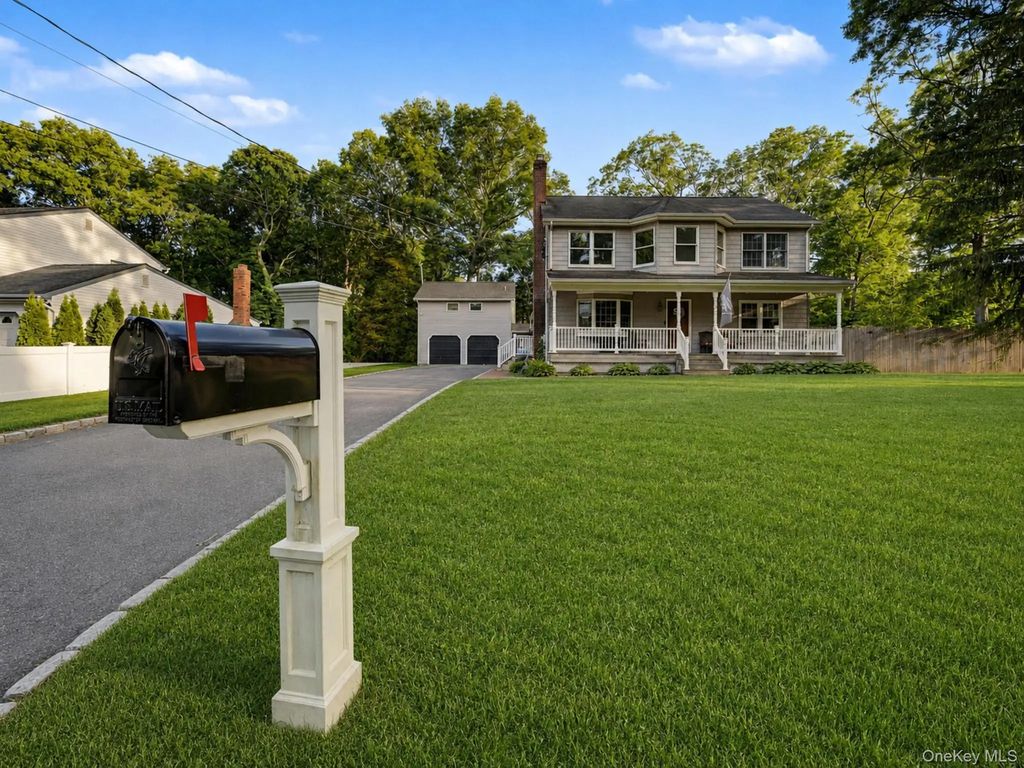 20 Richmond Boulevard, Lake Grove