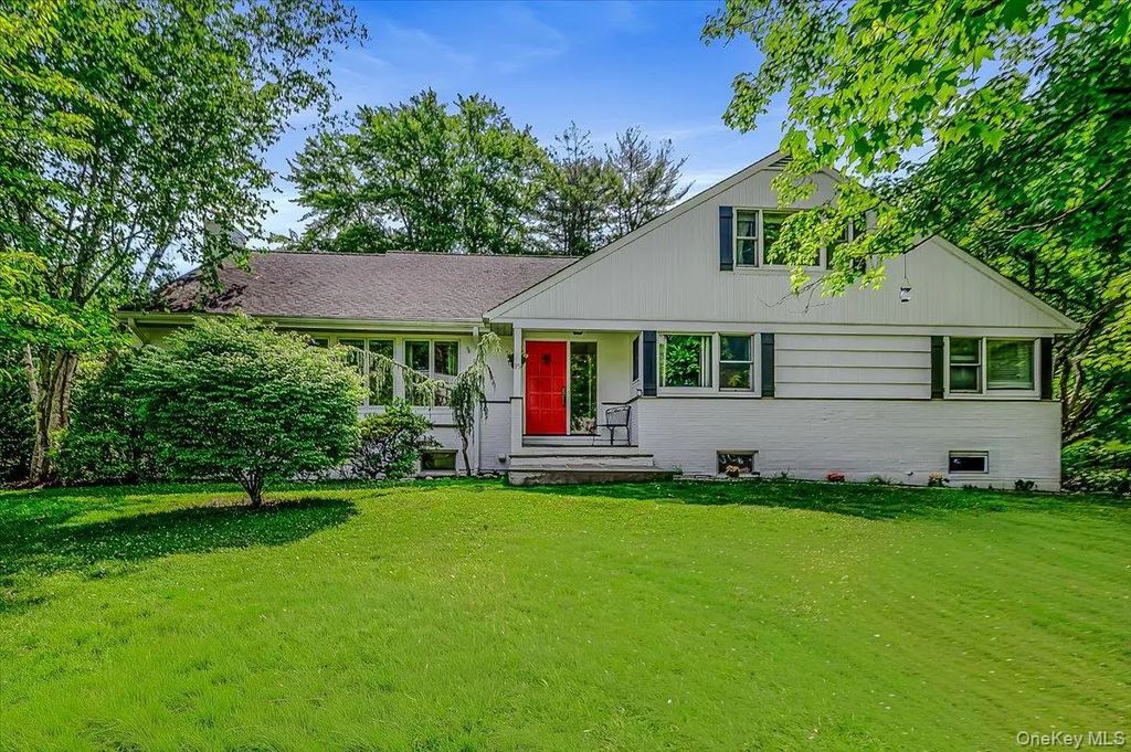 15 Tamarac Trail, Harrison