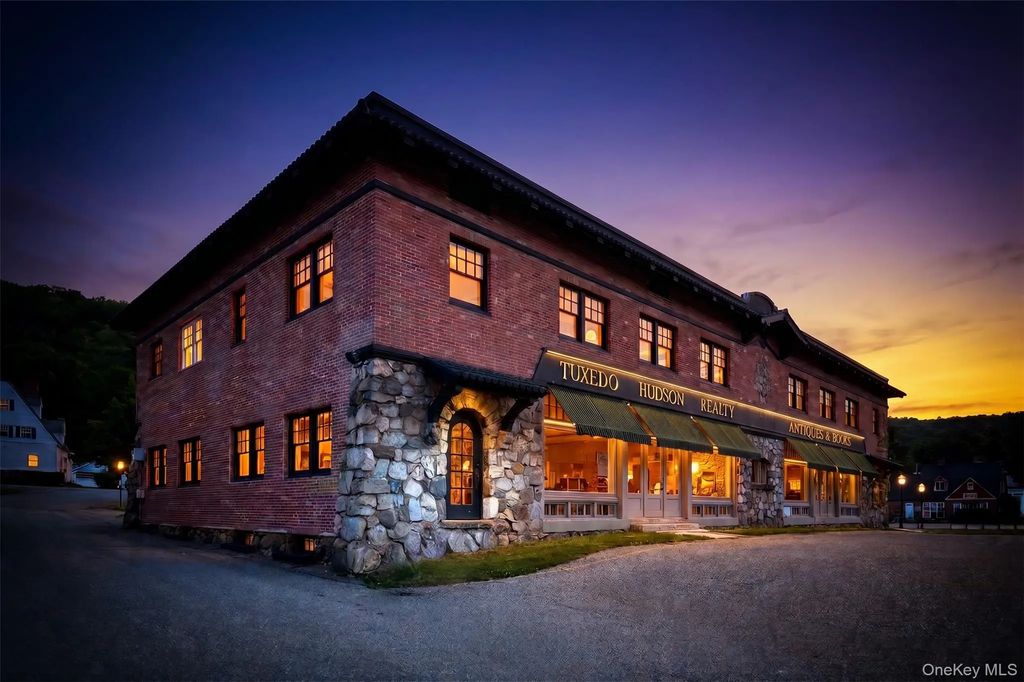 215 Ny 17, Tuxedo Park