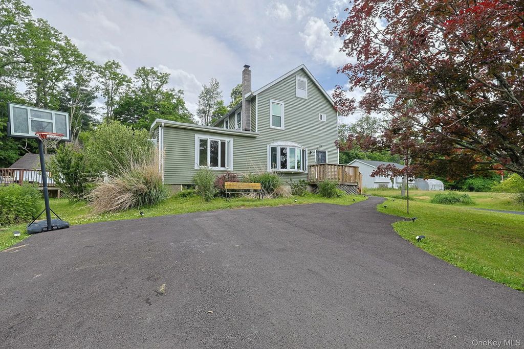 678 Prosperous Valley Road, Middletown