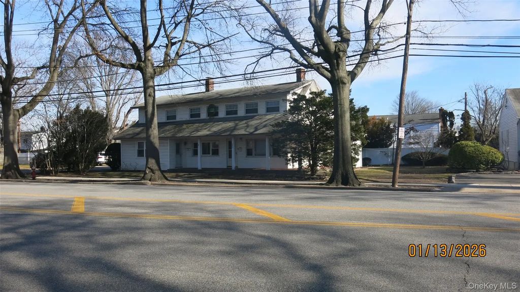 870 Carman Avenue, Westbury
