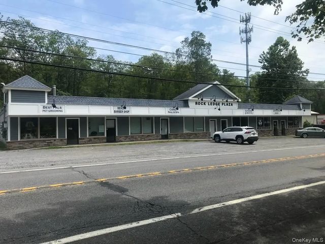 1164 State Route 9g, Hyde Park