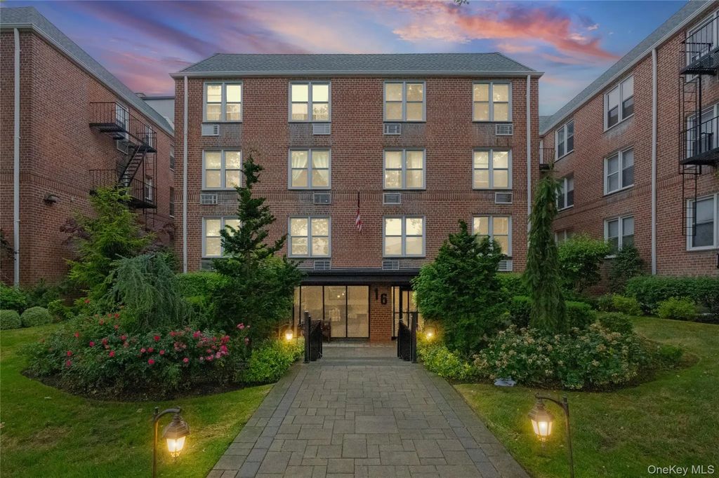 16 Main Street # 3v, East Rockaway
