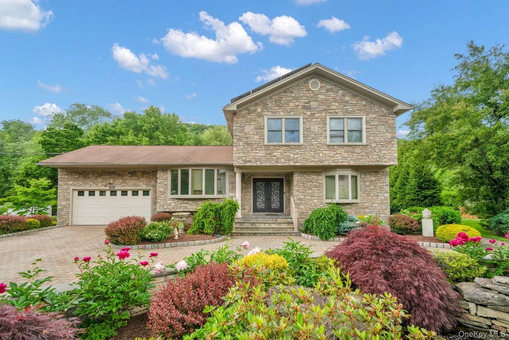 8 Pinehurst Drive, Purchase